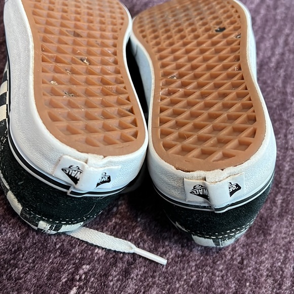 Vans - Picture 3 of 5